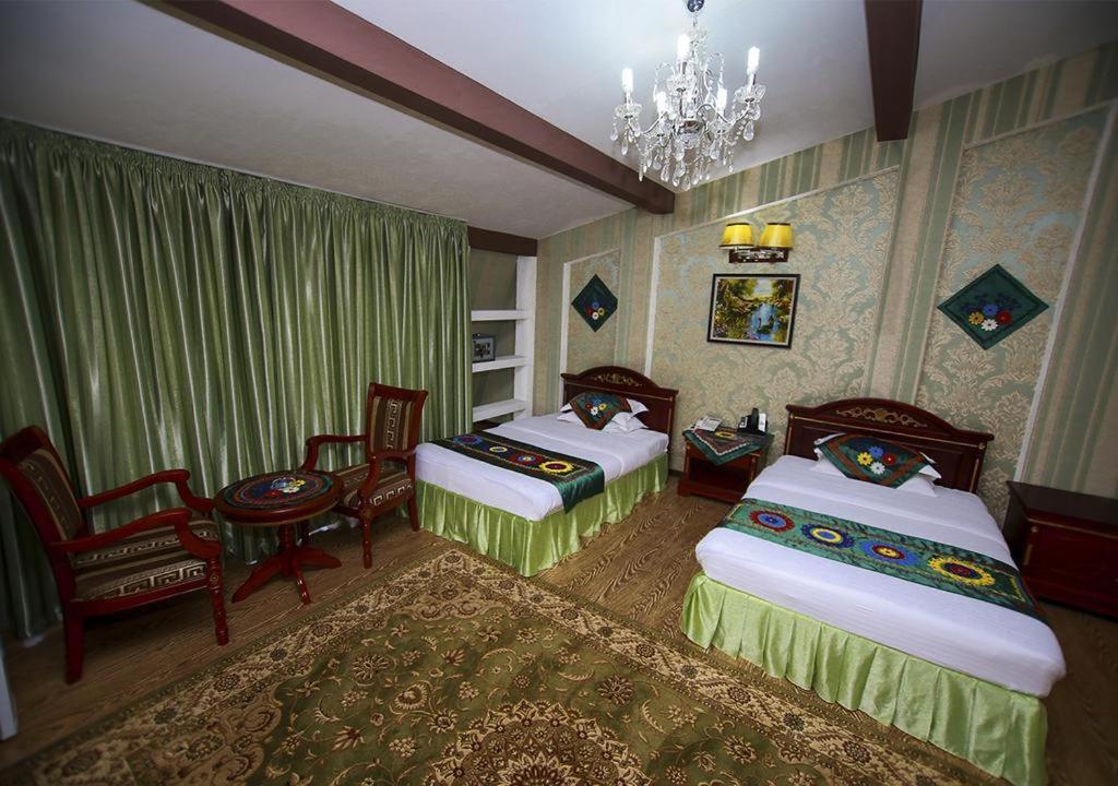 Oriyo Dushanbe Hotel Exterior foto